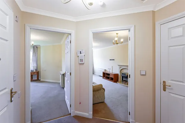 Photo 3 — Bishop's Gate, 20 Kenmure Drive, Glasgow, East Dunbartonshire, G64