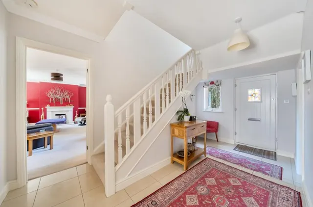 Hook Heath Avenue, Woking, GU22, photo 2