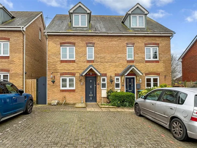 Holmes Way, Littlehampton, photo 1