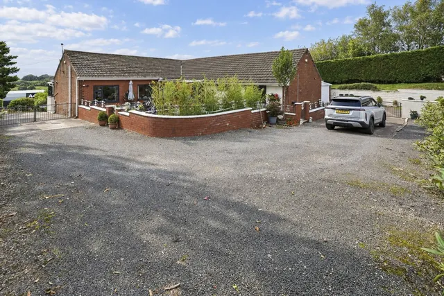 Blackburn Road, Chorley, PR6, photo 2