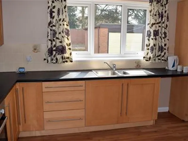School Lane, Bonby, DN20, photo 3