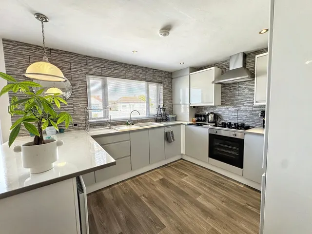 Photo 3 — Arnold Gardens, Kinmel Bay, Conwy, LL18 5NH