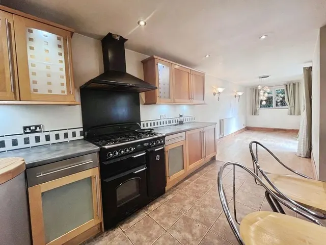 Southcliffe Road, Carlton, NG4, photo 3