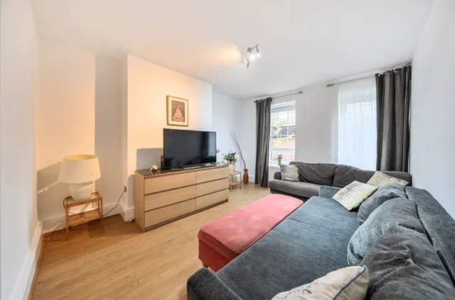 Meadow Road, London, SW8, photo 1