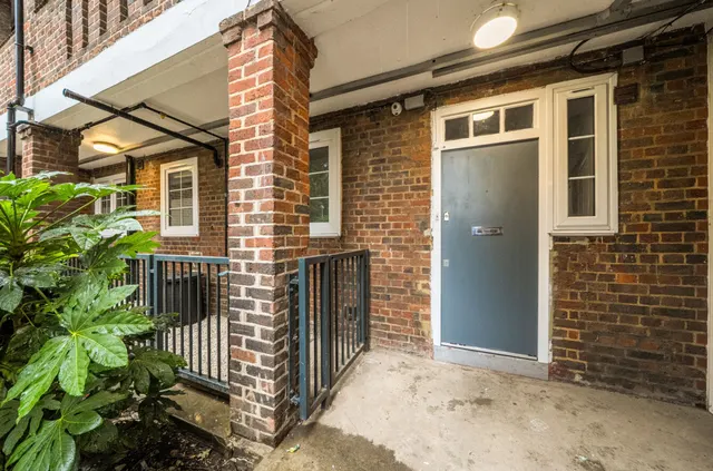 Meadow Road, London, SW8, photo 2