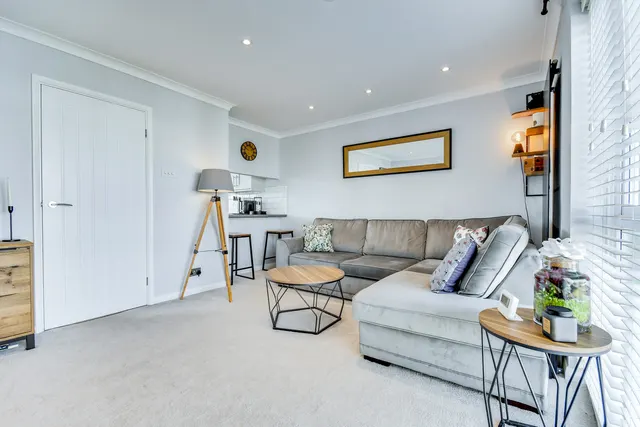 Photo 2 — 6 Birk Beck, Waveney Drive, Chelmsford, Essex, CM1 7PJ