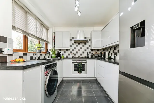 Tudor Way, Barnsley, S70, photo 3