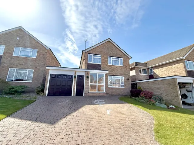 Brierley Close, Dunstable LU6 3NB, photo 1