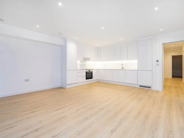 Inglis Road, London, W5, photo 1