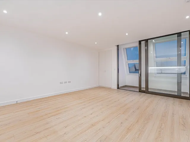 Inglis Road, London, W5, photo 3