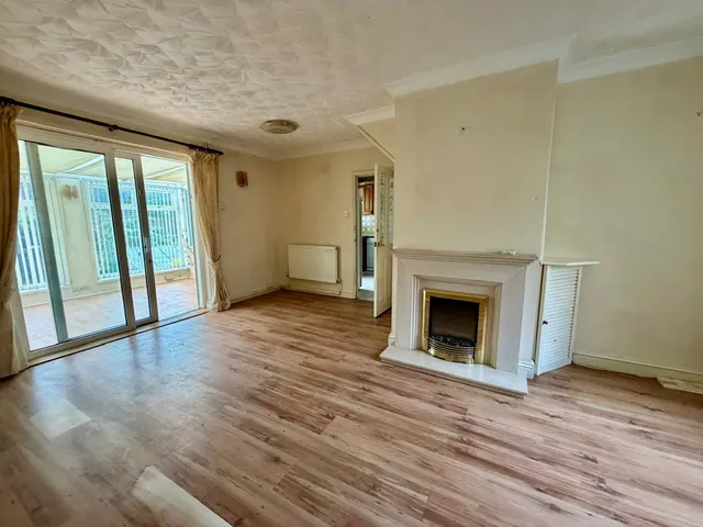 Elm Drive, Risca, NP11, photo 2