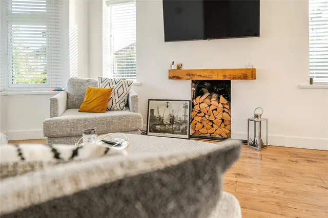 Lawefield Avenue, Rothwell, LS26, photo 2