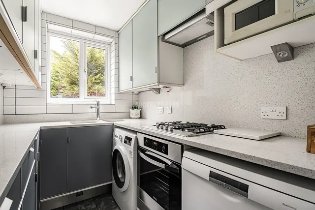 Cheviot Gardens, Golders Green Estate, NW2, photo 3