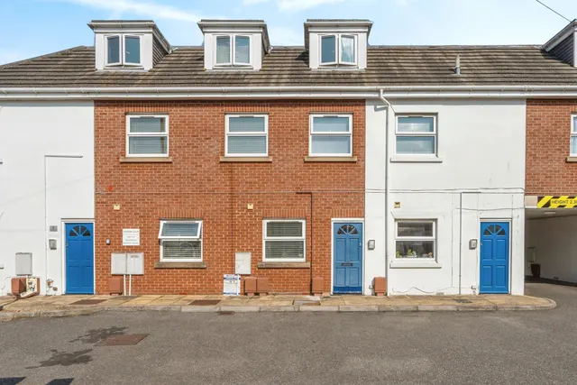 Manor Park Avenue, Portsmouth, PO3, photo 1