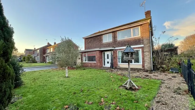 Clare Crescent, Bottesford, photo 1