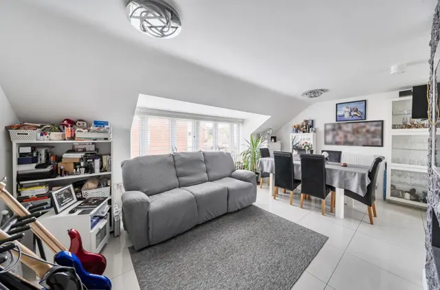 Vauxhall Way, Dunstable, LU6, photo 2