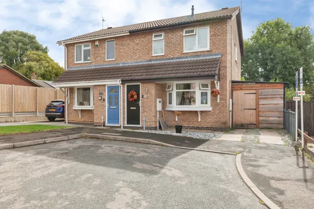 Brosdale Drive, Hinckley, photo 1
