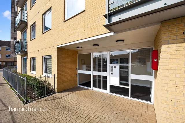 Tilley Road, Feltham, photo 1