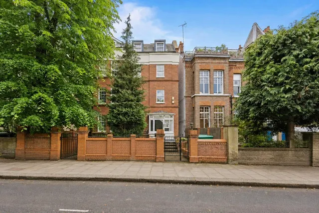 Photo 3 — Broadhurst Gardens South Hampstead, London NW6 3QT