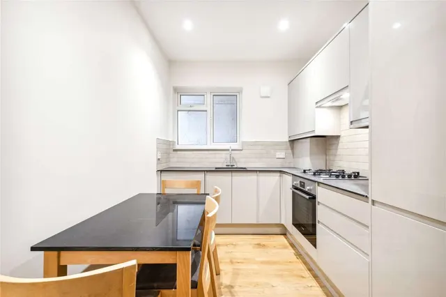 Photo 3 — Bassingham Road, London, SW18 3AG