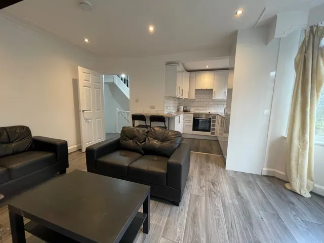 Headingley Lane, Headingley, LS6, photo 1