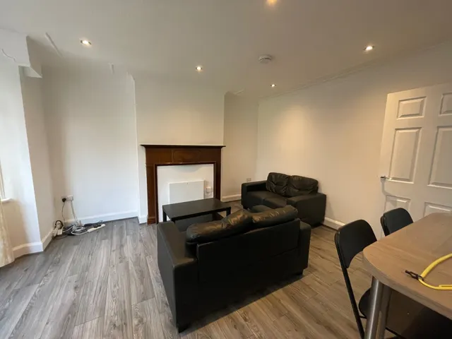 Headingley Lane, Headingley, LS6, photo 3