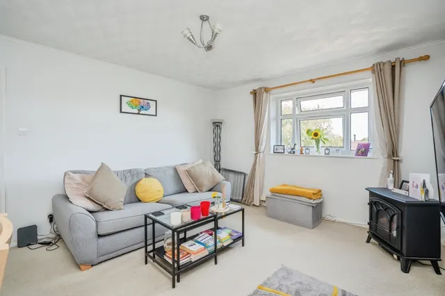 Dandelion Close, Gosport, PO13, photo 3