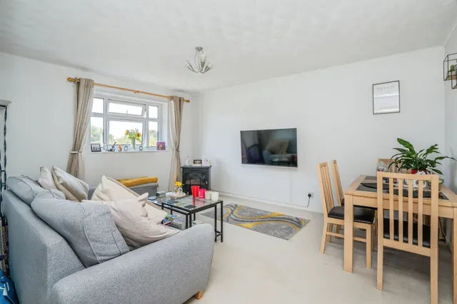 Dandelion Close, Gosport, PO13, photo 2