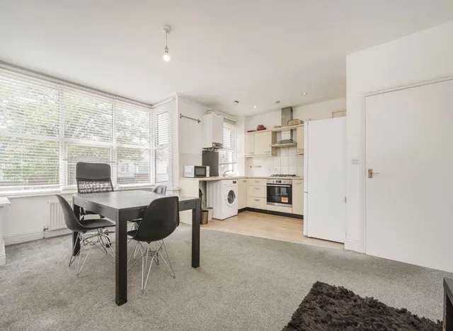 Northfield Avenue, W13, photo 2
