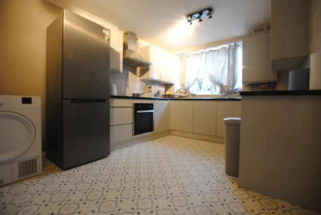 Photo 2 — Wells Park Road, Sydenham, London, SE26 6JQ