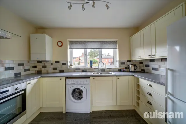 Photo 3 — St. Georges Crescent, Droitwich, Worcestershire, WR9 8HJ