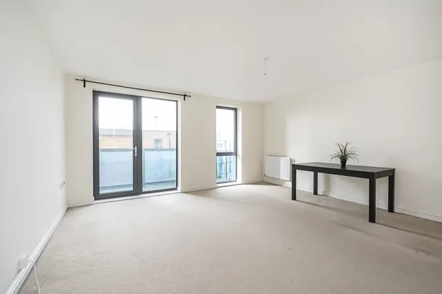 Flat 10, Felix Court, 11 Charcot Road, London, photo 1