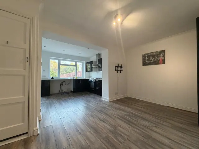 Prestwick Road, Watford, WD19, photo 2