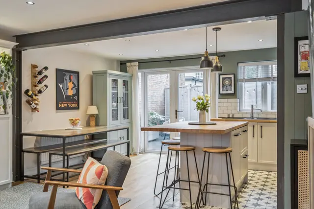 Photo 3 — Charlotte Way, Marlow SL7 1PJ
