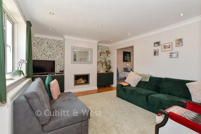 Ifield Road, West Green, RH11, photo 2