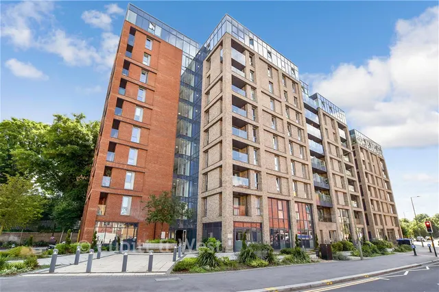 Marketfield Way, Redhill, RH1, photo 1
