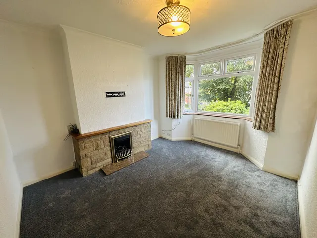 Photo 3 — Moorthorne Crescent, Bradwell, ST5