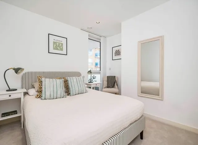 Photo 3 — Glenthorne Road, Hammersmith, W6