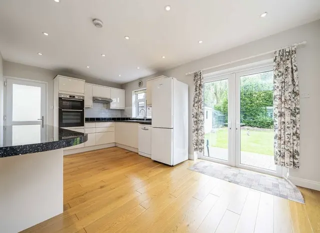 Sunmead Road, Sunbury on Thames, TW16, photo 3