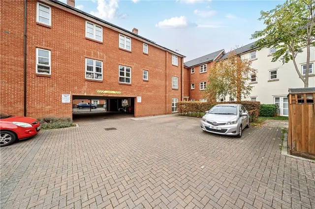 Photo 3 — Brickfield Road, Mitcham, CR4