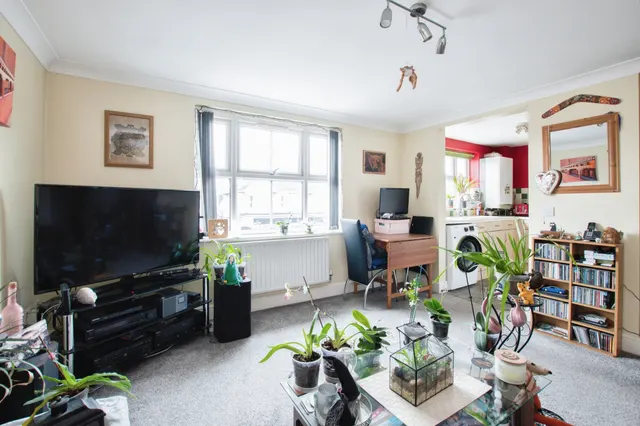 Egerton Gardens, Bournemouth, BH8, photo 1