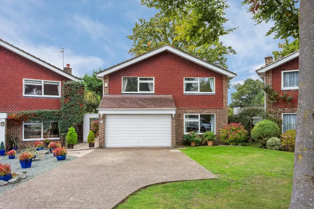 Arden Mhor, Pinner, HA5, photo 1