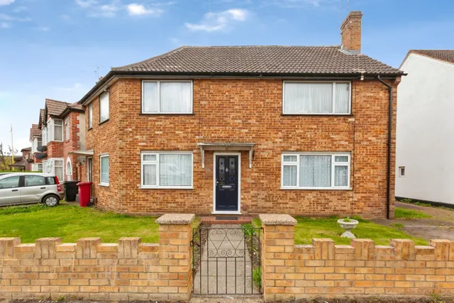 Woodland Avenue, Slough, photo 1