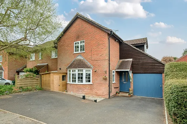 The Avenue, Liphook, GU30, photo 1