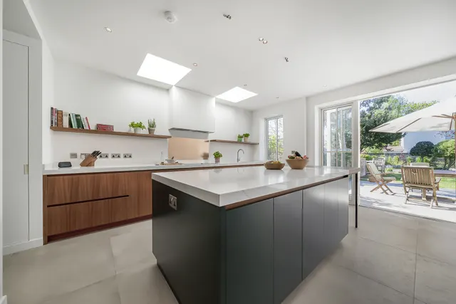 Photo 3 — Sandy Lane, Richmond, TW10