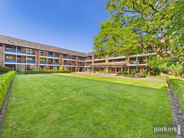 Emmbrook Court, Reading, RG6, photo 1