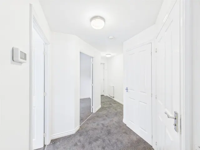High Main Drive, Brackens Court, NG6, photo 2