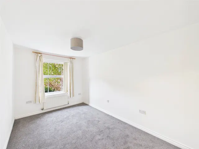 High Main Drive, Brackens Court, NG6, photo 3