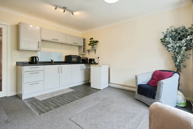 Photo 3 — Davigdor Road, Hove