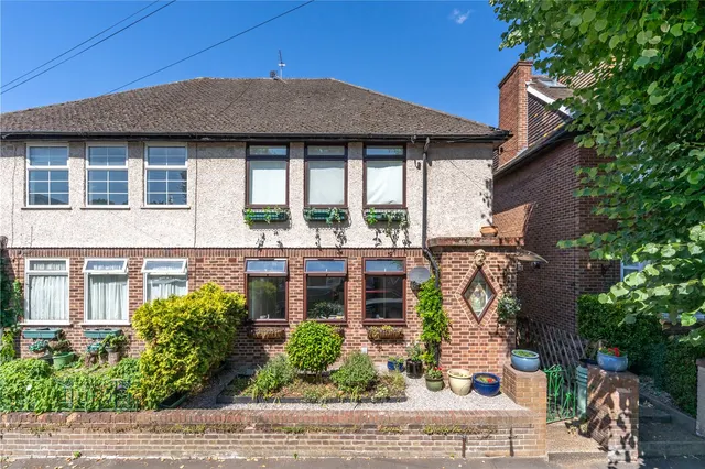 Warfield Road, Hampton, TW12 2AY, photo 1